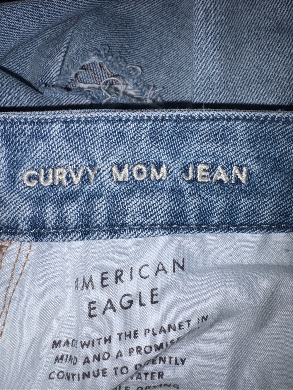 AE Curvy Ripped Mom Jean, Size 6 - Picture 6 of 7